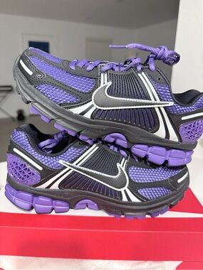 Nike Purple and Black Athletic Sneakers with White Swoosh.Nike Zoom Vomero 5